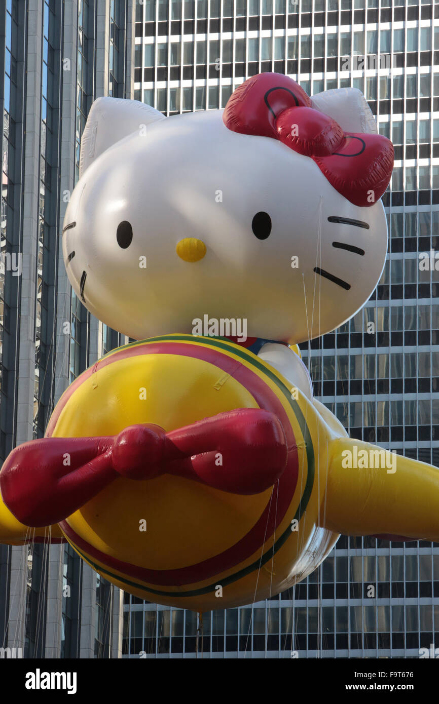 Macy's Thanksgiving Day Parade. Hello Kitty float Stock Photo Alamy