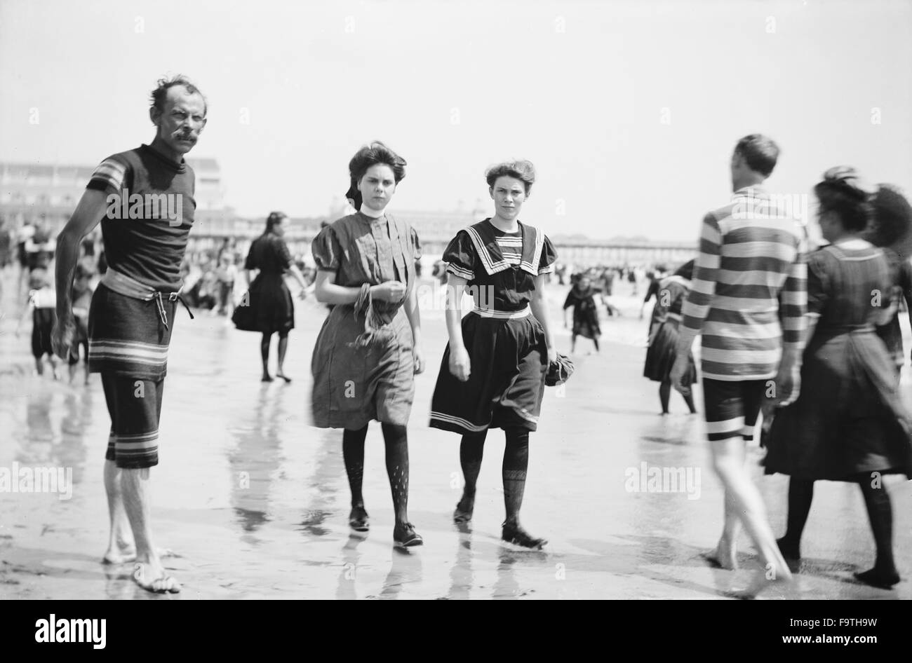 People Walking Along Beach, Atlantic City, New Jersey, USA, 1900 Stock Photo