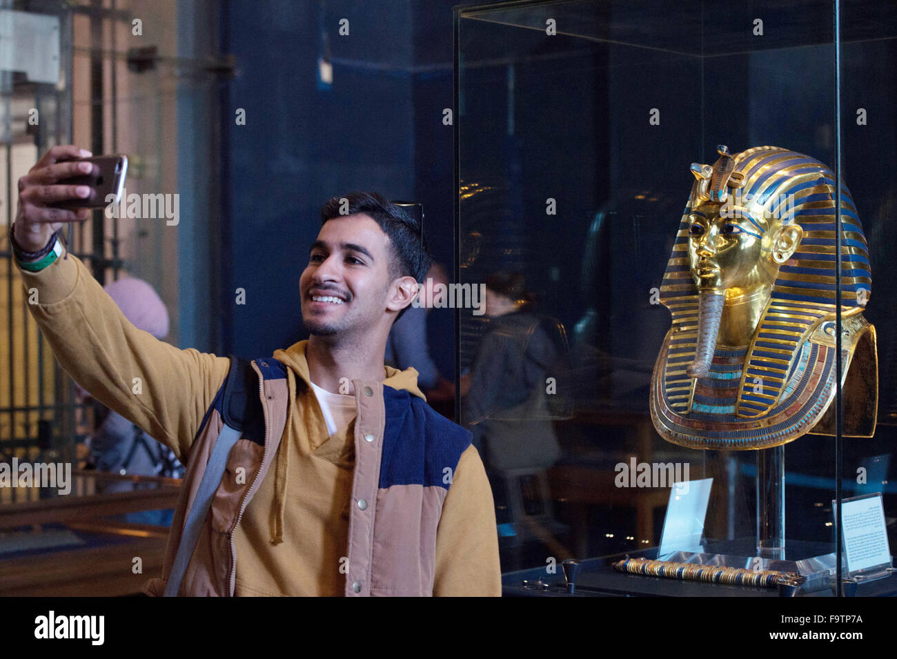 Cairo, Egypt. 18th December, 2015. A visitor takes a selfie with the