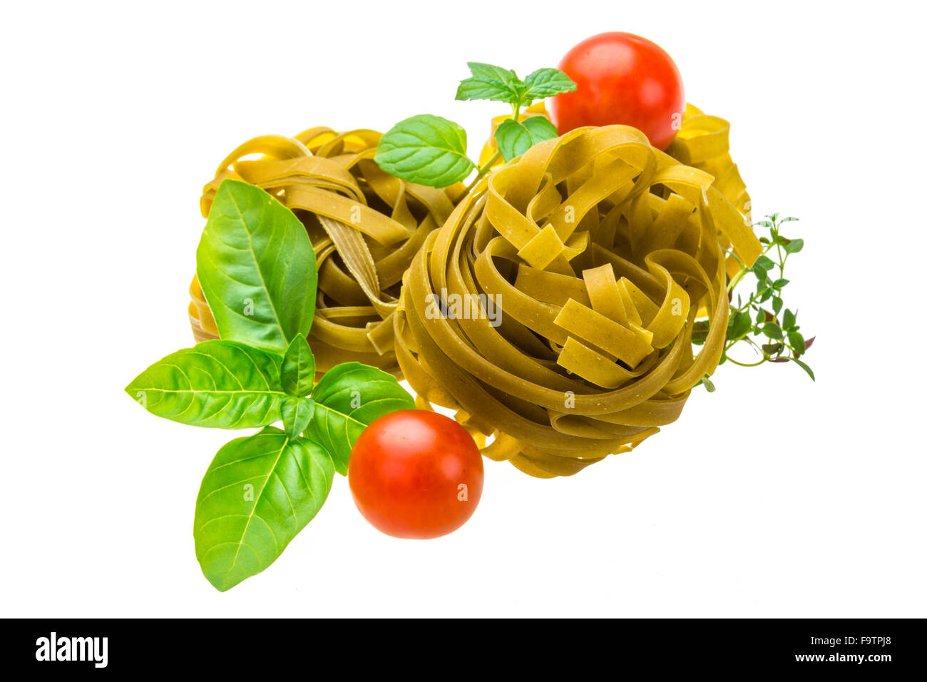 Spinach tagliatelle with basil and tomato Stock Photo - Alamy