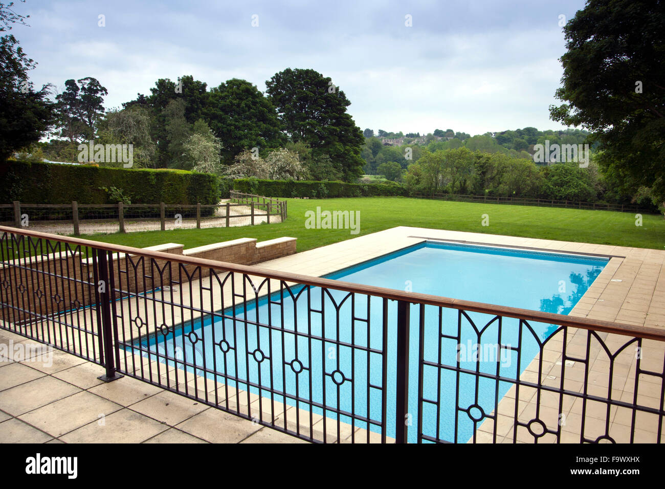 Outdoor swimming pool uk hires stock photography and images Alamy