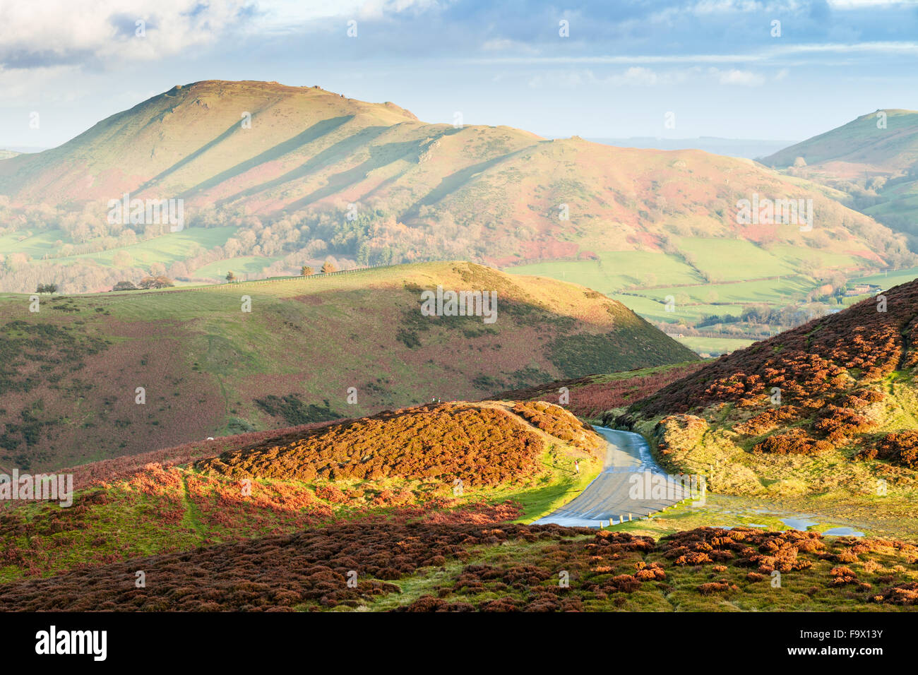 Empty hills hi-res stock photography and images - Alamy