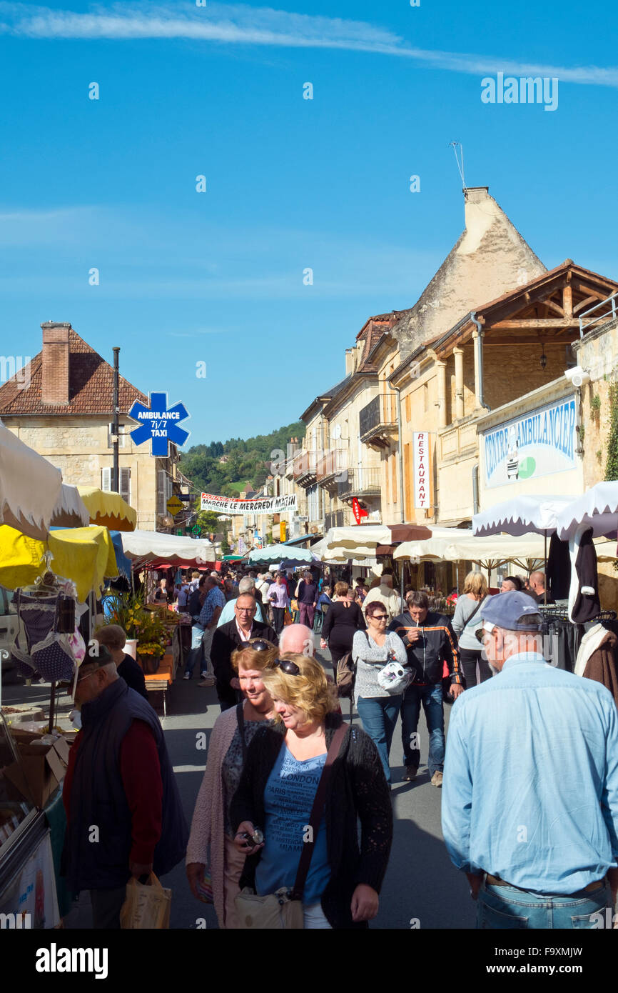 Sunday morning street market in St Cyprien, Dordogne, Aquitaine, France Stock Photo