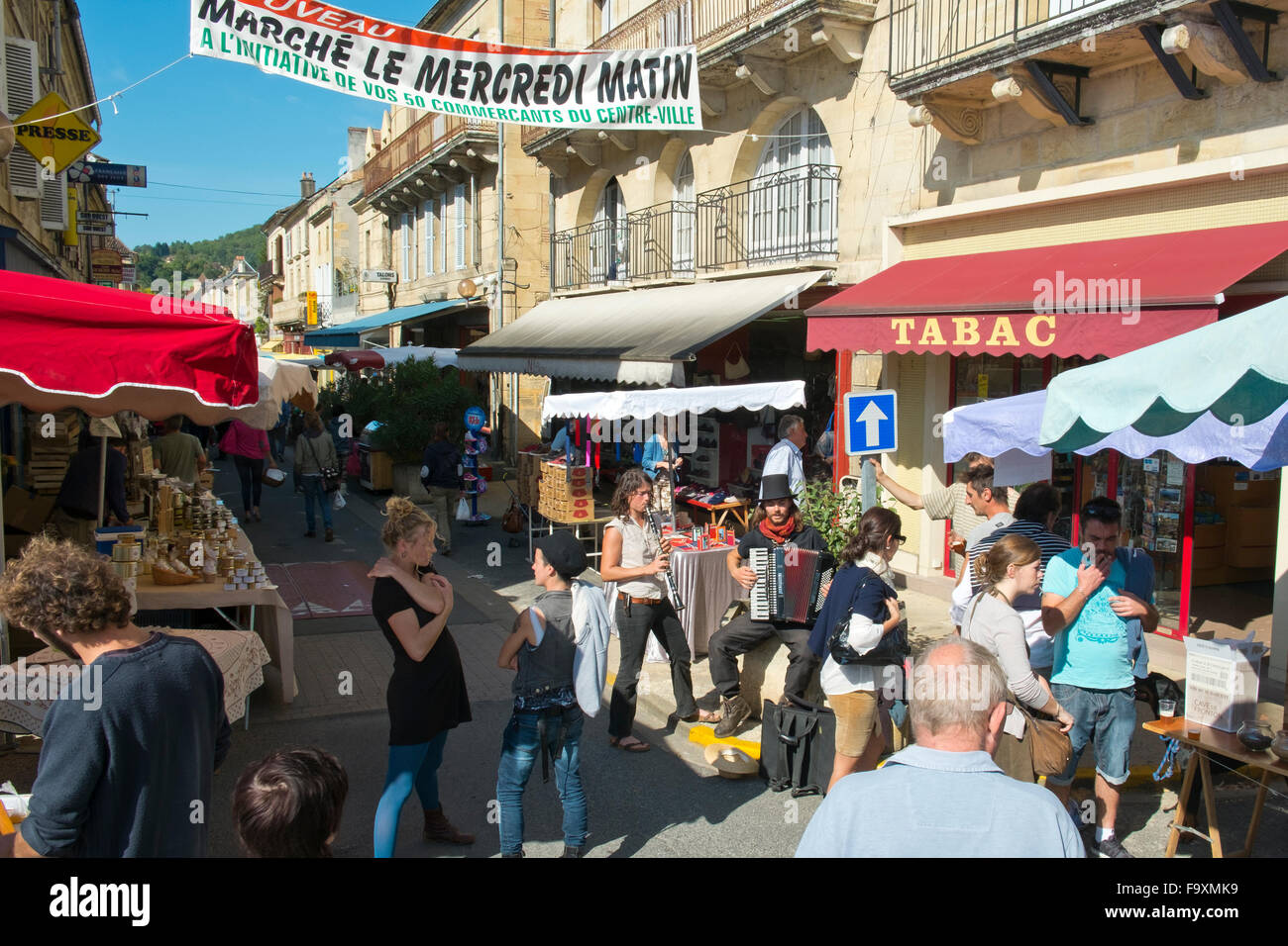 Sunday morning street market in St Cyprien, Dordogne, Aquitaine, France Stock Photo