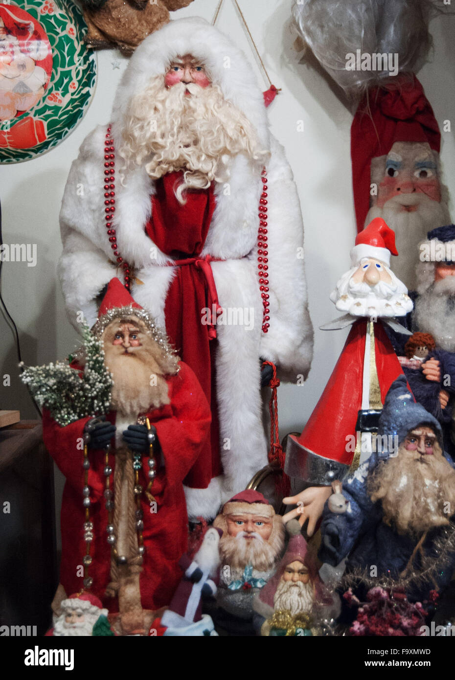 Vintage Plastic Santa Claus and Rubber Snow Maiden Christmas Figurine Vintage Christmas Decorations Christmas Gift Collectible Toys Decor Vintage Plastic Santa Claus and Rubber Snow Maiden Christmas Figurine Vintage Christmas Decorations Christmas Gift Collectible Toys Decor