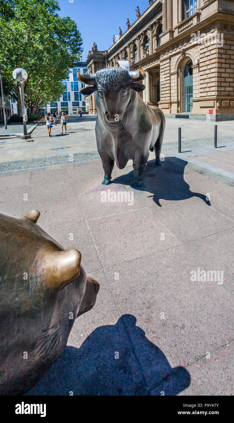 Germany, Hesse, Frankfurt am Main, Börsenviertel, Börsenplatz at the Frankfurt Stock Exchange, bull & bear statues Stock Photo
