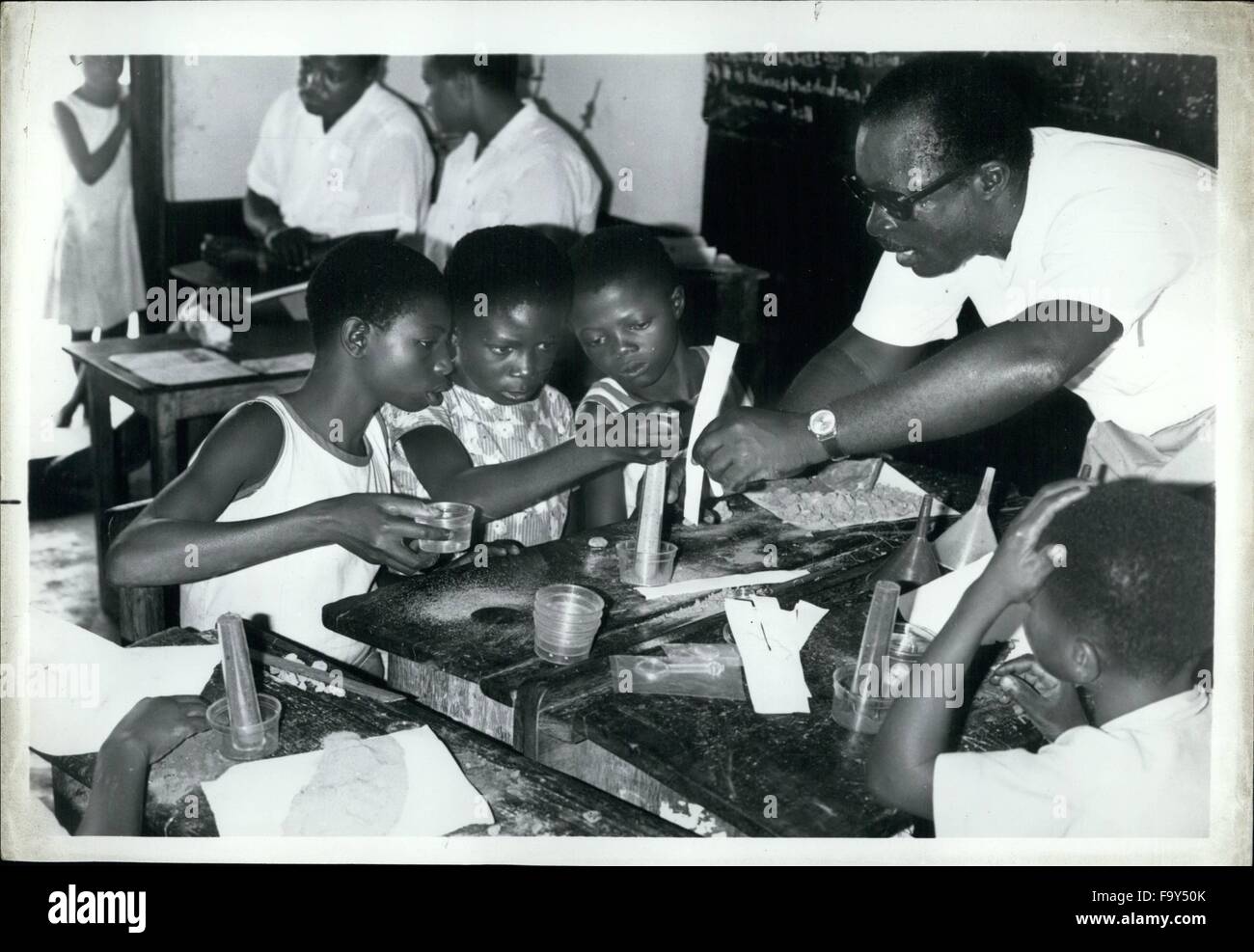 1968 - Malawi: African students learn principles of science through a program sponsored by the Education Development Center of Newton, Massachusetts. EDC has helped to set up primary level centers like the one shown here in other African countries as well. © Keystone Pictures USA/ZUMAPRESS.com/Alamy Live News Stock Photo
