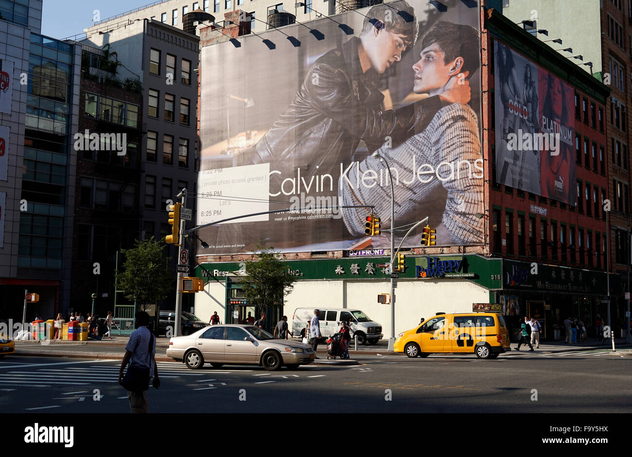 Billboard advertising new york hi-res stock photography and images - Page 2  - Alamy