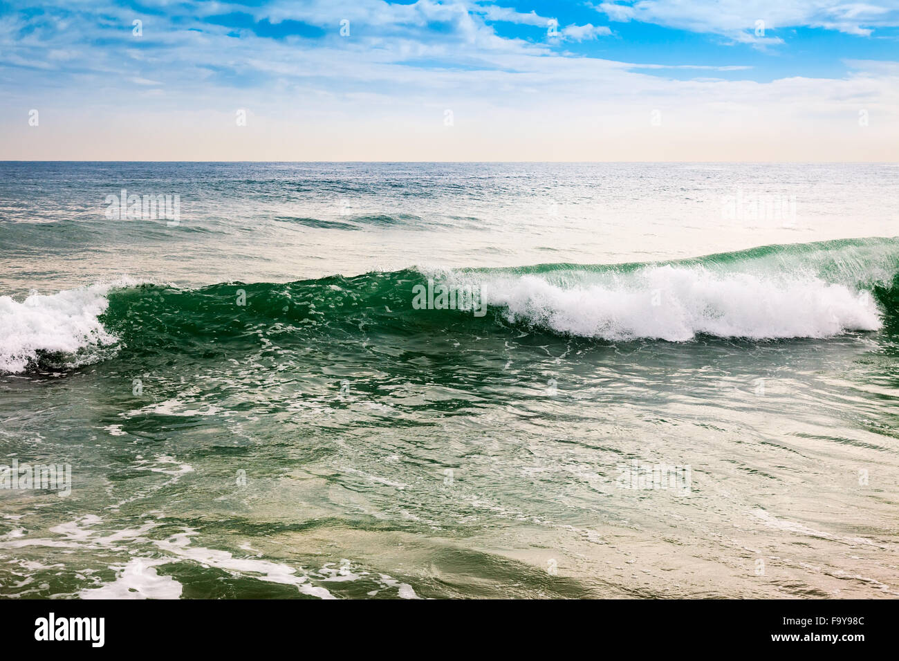 Sea Drawinds sea waves in strong wind Stock Photo - Alamy