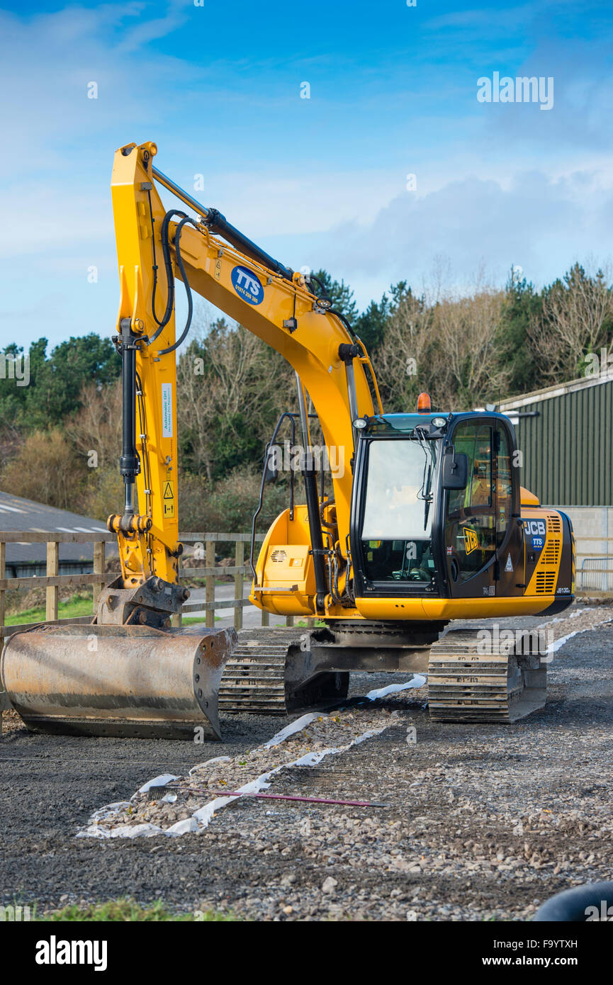 Yellow heavy JCB digger excavator plant machinery at work on ...