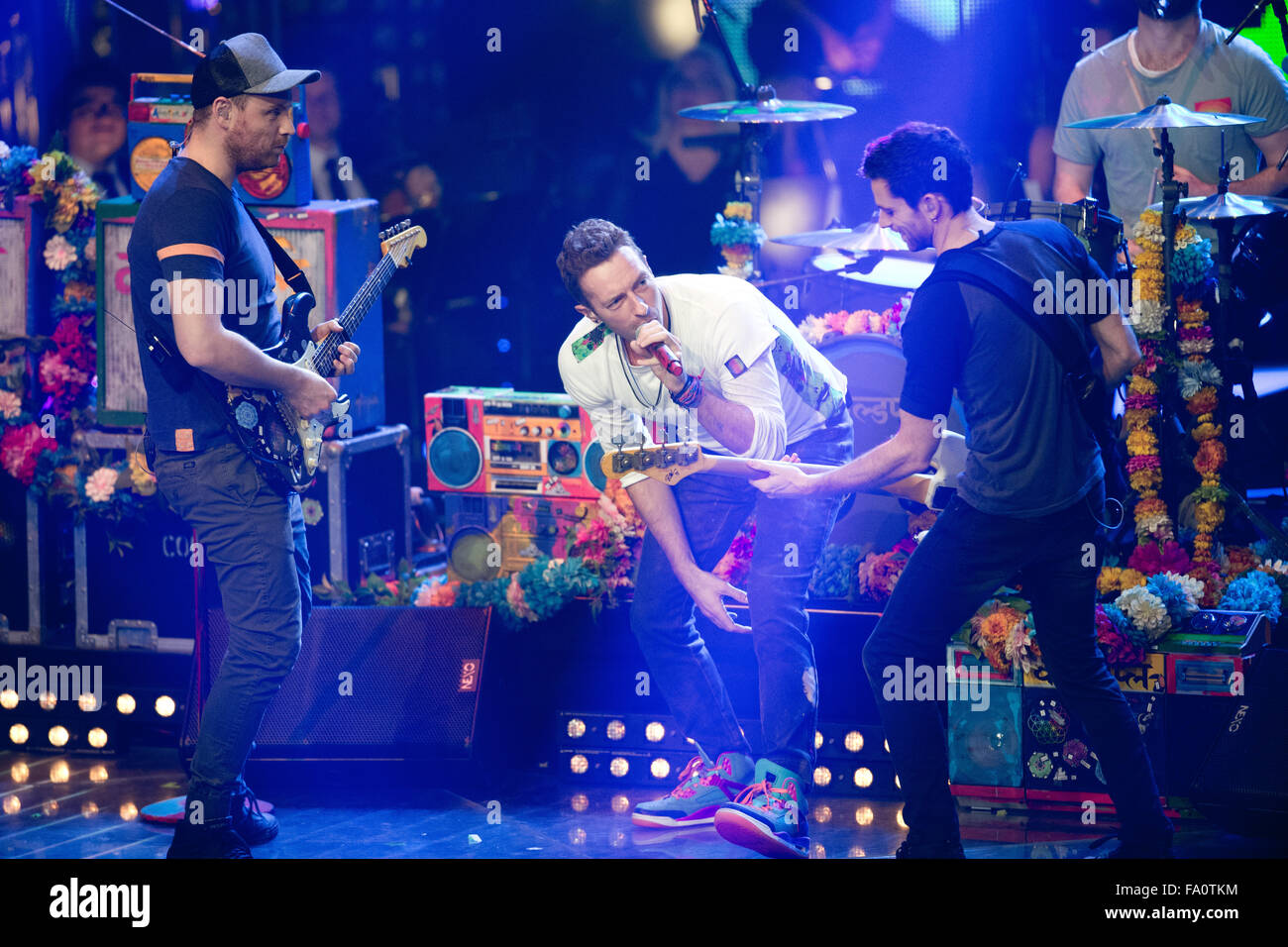 Berlin, Germany. 17th Dec, 2015. British band Coldplay including singer Chris  Martin performs on stage during the finale of the television show 'The  Voice of Germany' in Berlin, Germany, 17 December 2015.