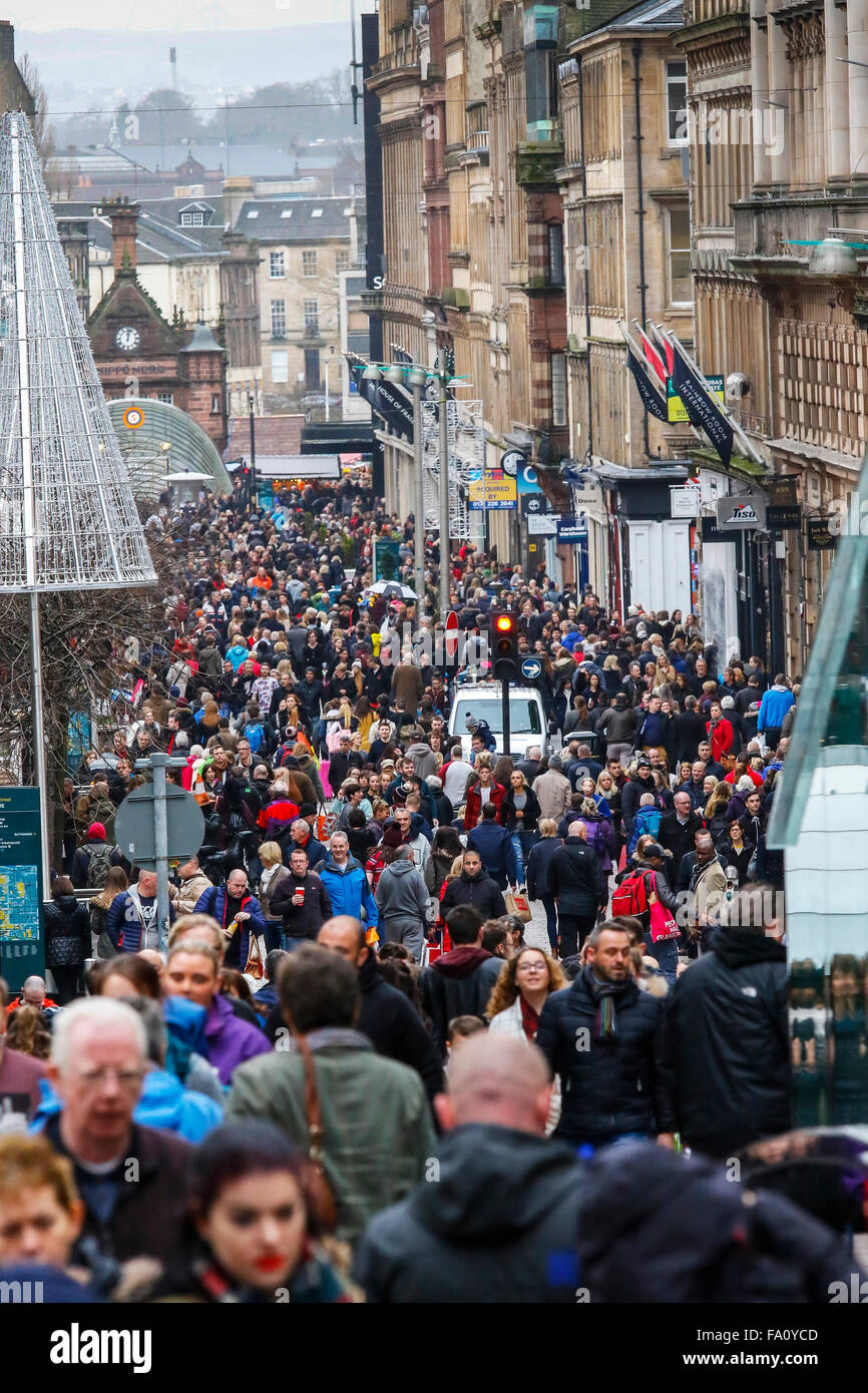 Glasgow, UK. 19th Dec, 2015. Encouraged by the unseasonably high temperatures and mild weather, thousands of Christmas shoppers collected in Glasgow's Style Mile, better known as Buchanan Street, to do some last minute Christmas shopping. The last Saturday before Christmas has now been dubbed 'Panic Saturday'. To add to the festive spirit, The Salvation Army played Christmas Carols to passers-by and collected donations for charity. Credit:  Findlay/Alamy Live News Stock Photo