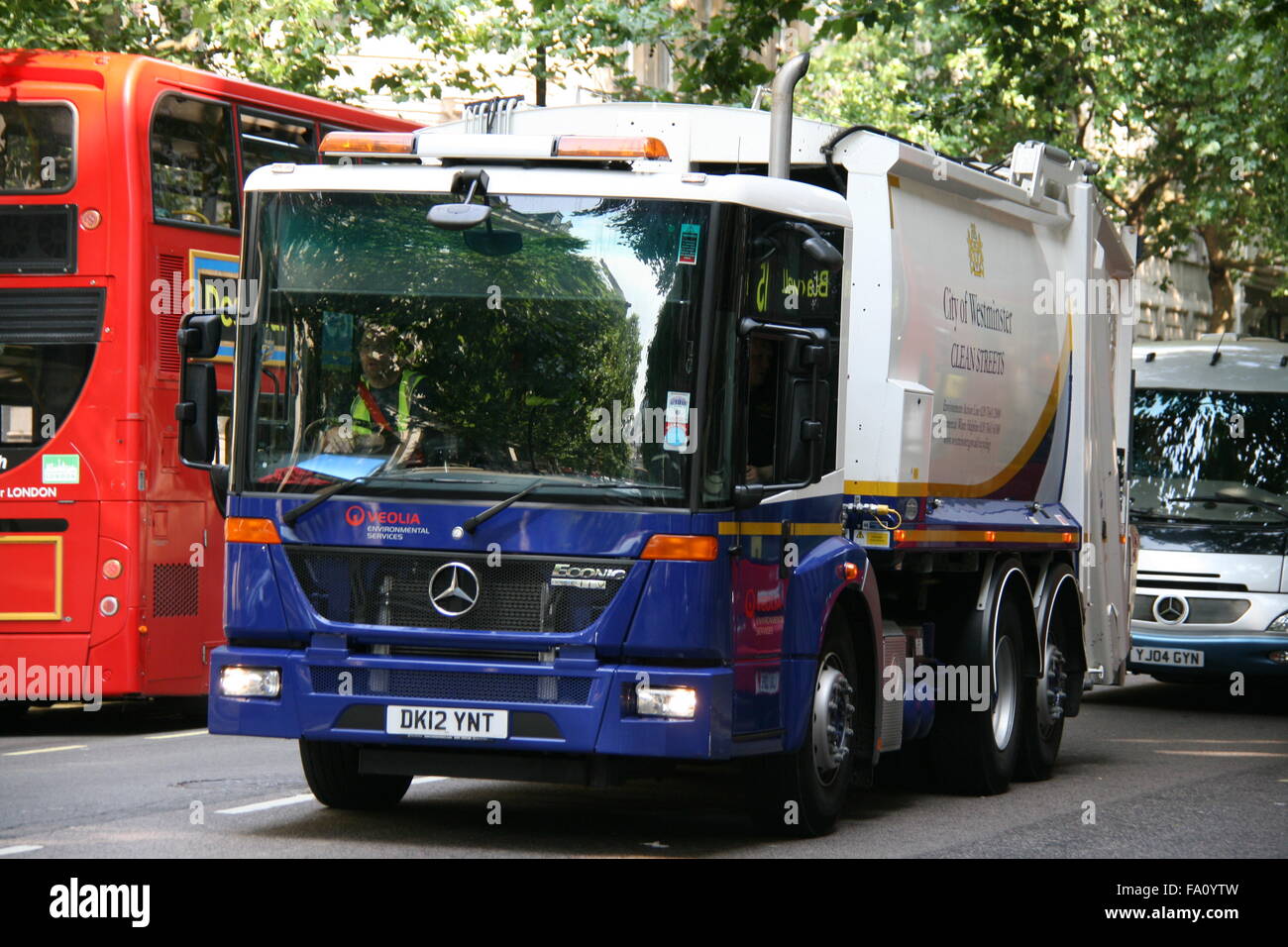 A VEOLIA CITY OF WESTMINSTER LONDON REFUSE TRUCK MADE BY MERCEDES BENZ Stock Photo