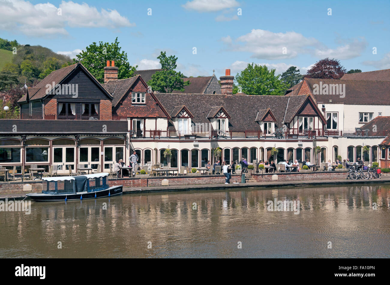 Streatley, The Swan Pub by the River Thames, Berkshire, England, Stock Photo