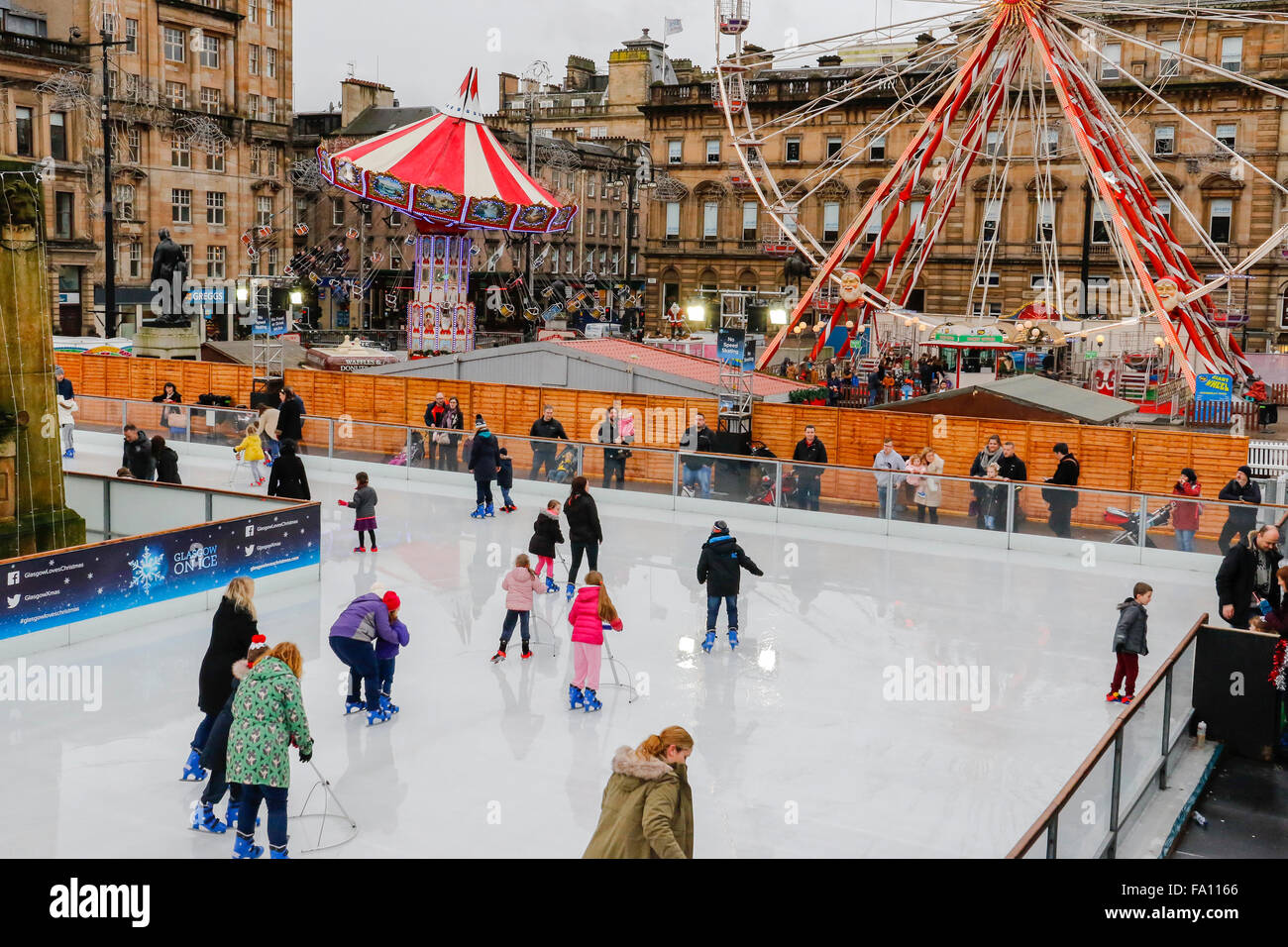 Ice skating outdoors glasgow hires stock photography and images Alamy