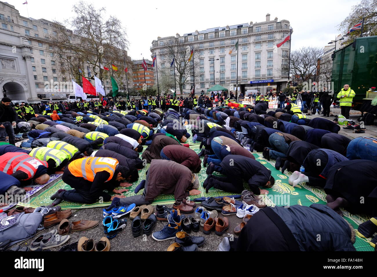 Shia Muslims Annual Arbaeen Procession London Dec 2015 Stock Photo Alamy