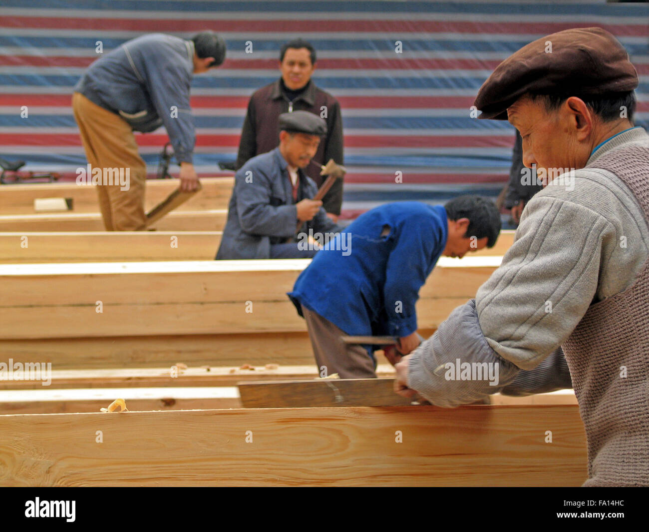 Chinese carpenters at work Stock Photo Alamy