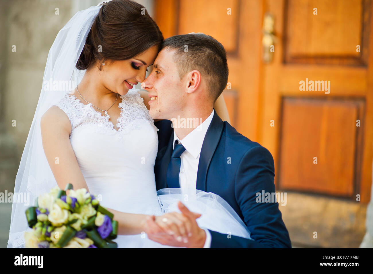 Close up portrait of wedding couple Stock Photo - Alamy