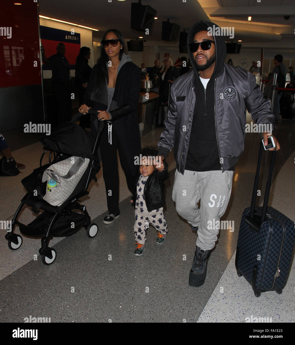 Lead singer of R&B boy band B2K, Omarion departs on a flight from Los Angeles International Airport (LAX) with family  Featuring: Omari Grandberry, Omarion, Apryl Jones, Megaa Omari Where: Los Angeles , California, United States When: 18 Nov 2015 Stock Photo