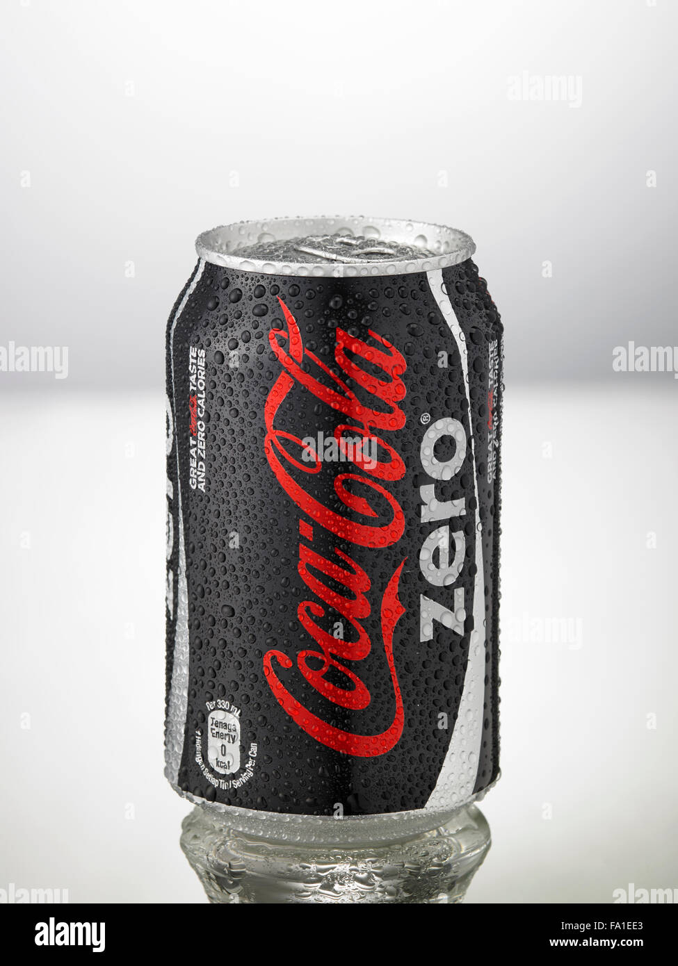 Coca cola can black background hi-res stock photography and images - Alamy