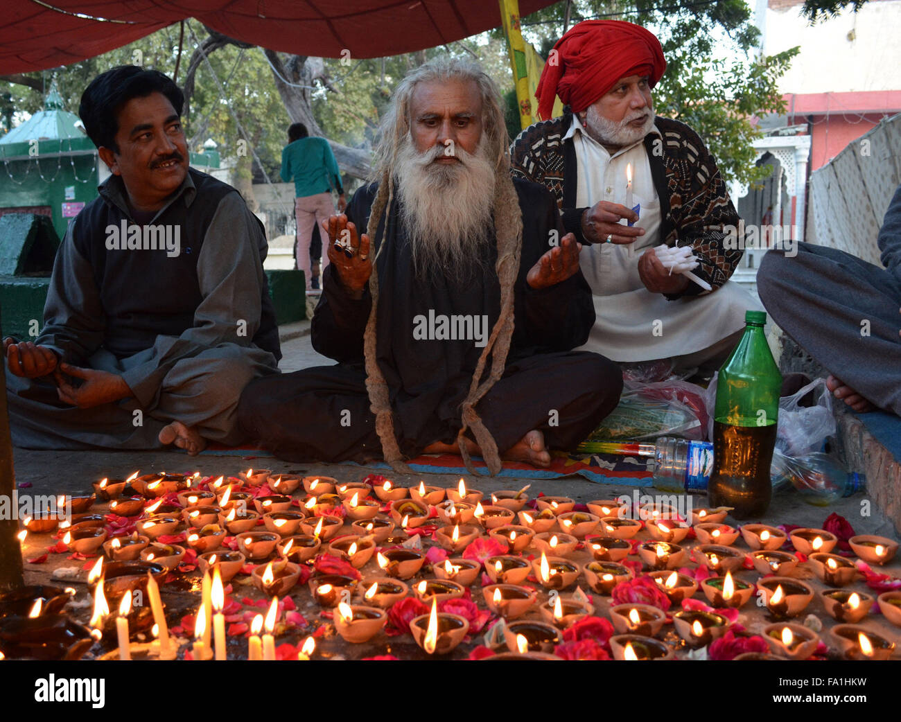 Lahore. 19th Dec, 2015. Pakistani Muslim devotees pray at the shrine of the Sufi saint Mian Mir Sahib during a festival to mark the saint's death anniversary in eastern Pakistan's Lahore, Dec. 19, 2015. Hundreds of devotees are attending the two-day festival. © Jamil Ahmed/Xinhua/Alamy Live News Stock Photo
