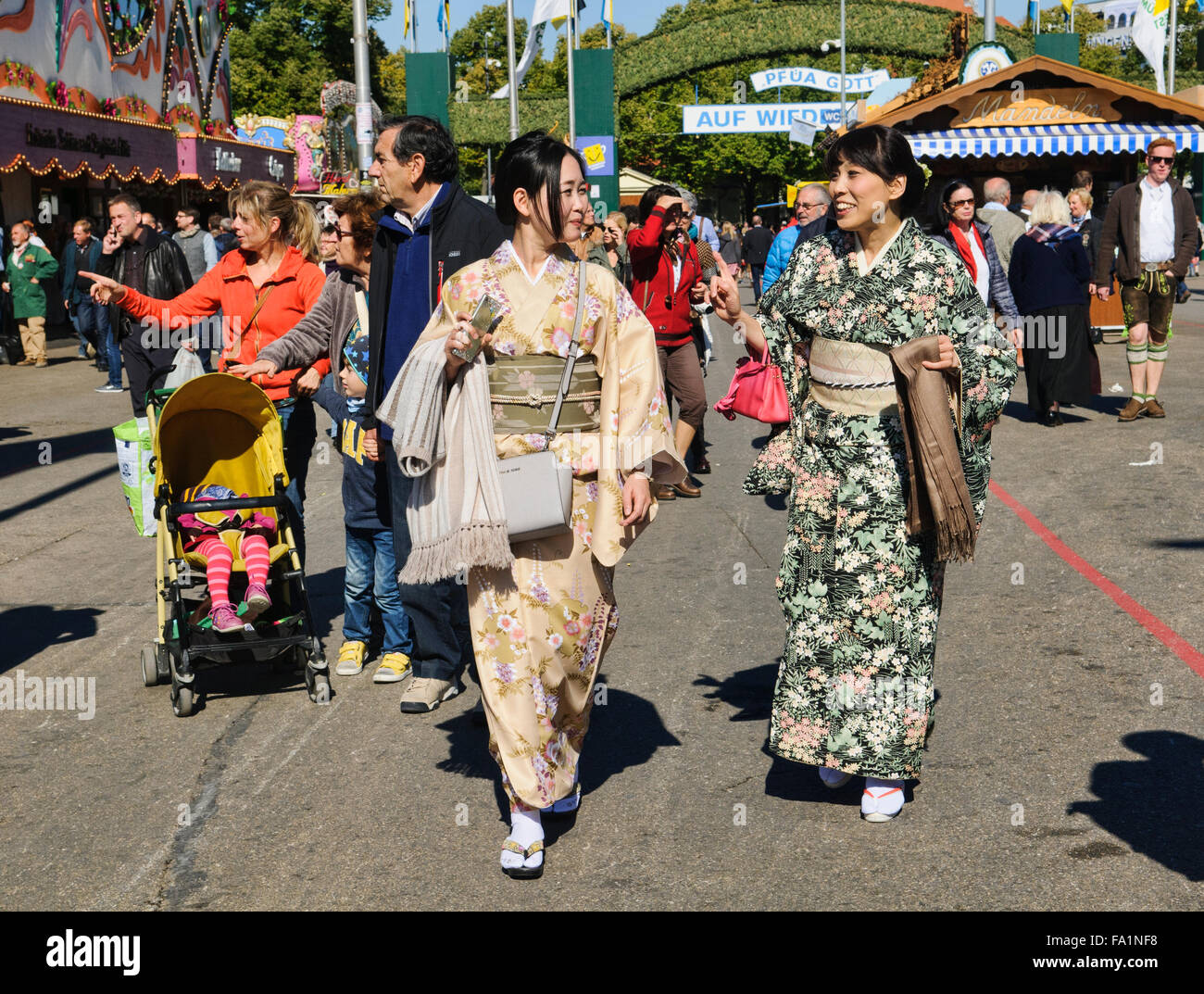 Traditional japanese outfit hi-res stock photography and images - Alamy