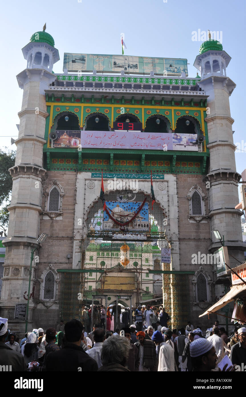 Outside view of Ajmer Sharif Dargah the Mausoleum of Moinuddin Chishti, a  sufi saint from India at Ajmer, Rajasthan, India. Dar Stock Photo - Alamy