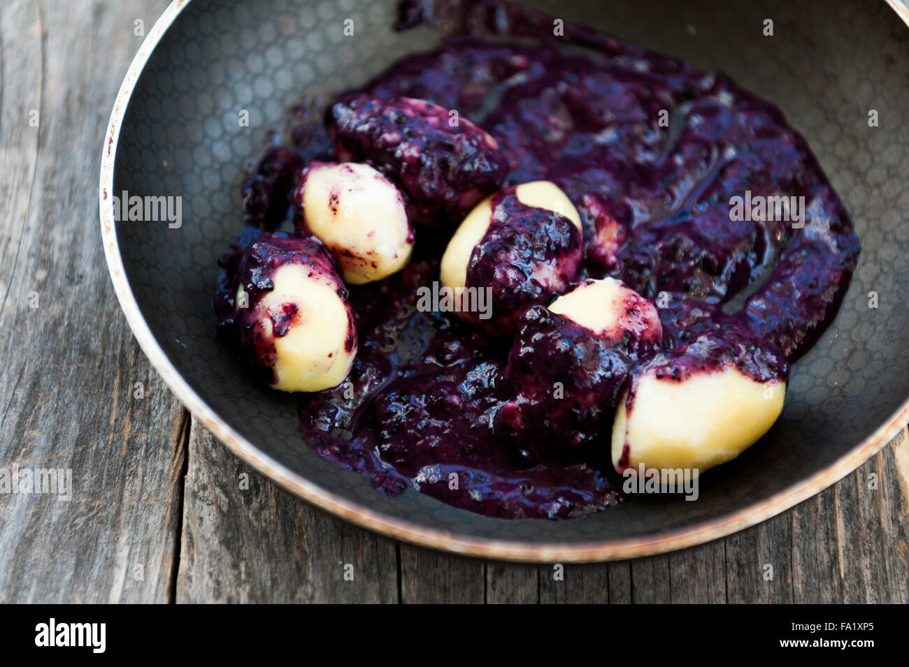 https://c8.alamy.com/comp/FA1XP5/cheese-gnocchi-with-blueberry-sauce-FA1XP5.jpg