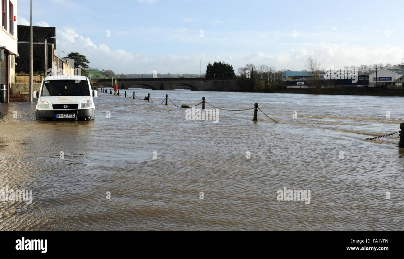South Wales, UK, Sunday 20th December 2015. The river Towy bursts its banks on Carmarthen quayside and floods the low lying surrounding land following prolonged heavy rain during Saturday in Carmarthenshire, west Wales UK. View overlooking river Towy from The Quay. Credit:  Algis Motuza/Alamy Live News Stock Photo