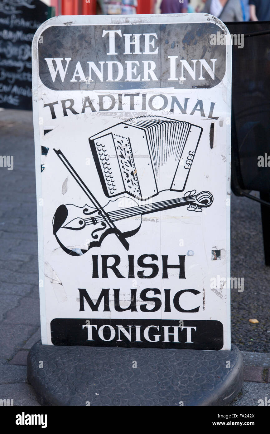 The Wander Inn Irish Music Sign, Kenmare, Ireland Stock Photo