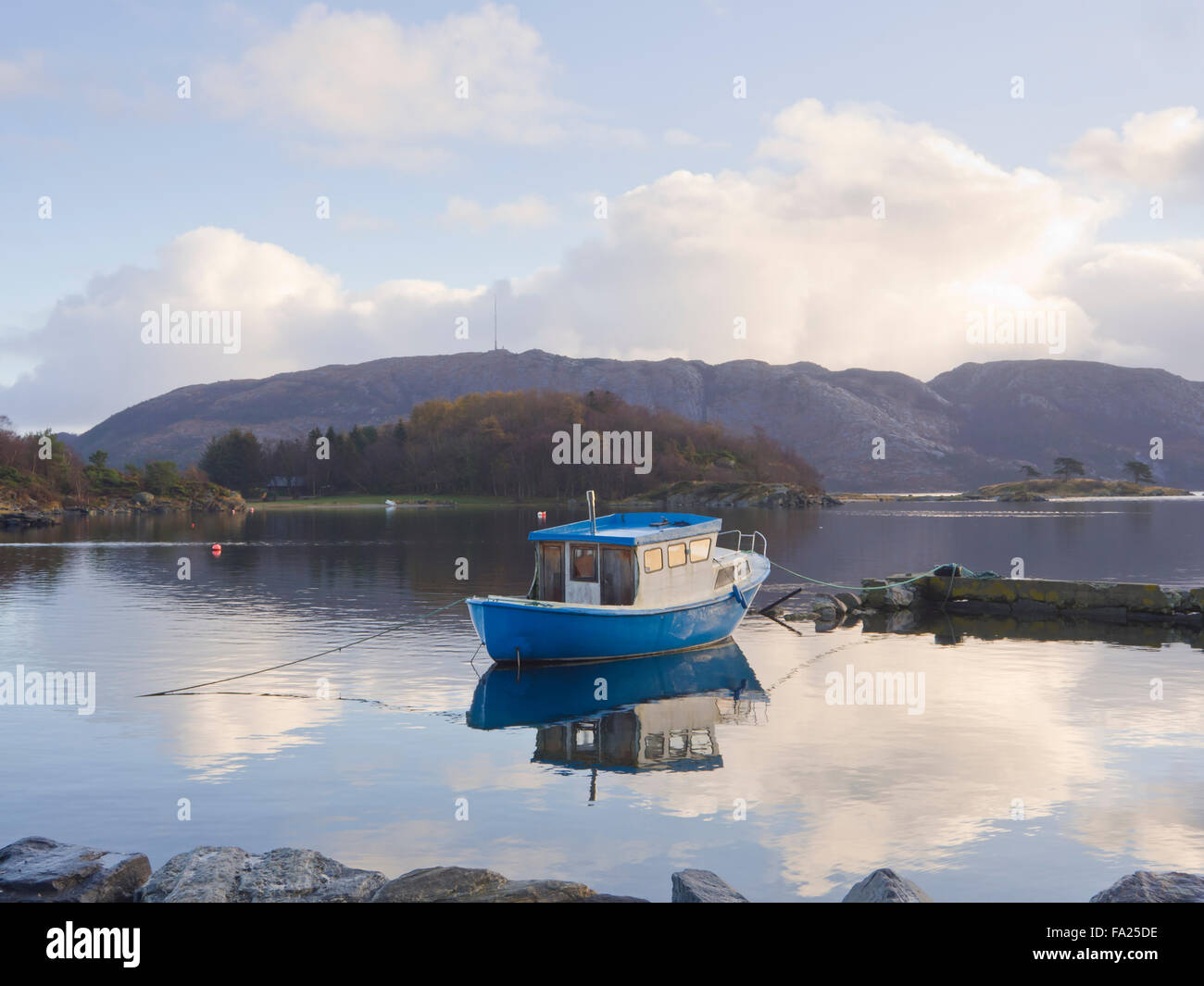 White fishing boat hi-res stock photography and images - Alamy