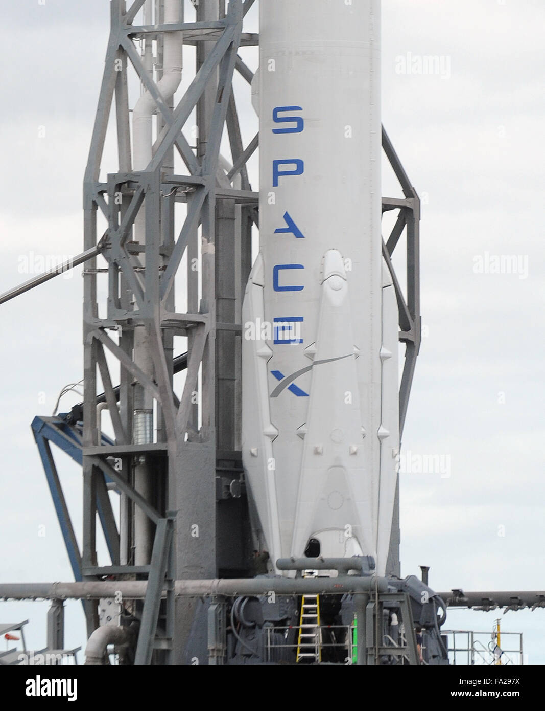 Cape Canaveral, Florida, USA. 20th Dec, 2015. A closeup view of an upgraded SpaceX Falcon 9 rocket at Cape Canaveral Air Force Station shows the rocket's landing feet which will be deployed in a first attempt to land the first stage of the rocket back on shore. The rocket is scheduled to launch tonight at 8:29 p.m. on a mission to place 11 Orbcomm communications satellites in orbit. This is the first flight of a Falcon 9 since a rocket exploded in June, 2015 about two minutes after launch on a re-supply mission to the International Space Station. Credit:  Paul Hennessy/Alamy Live News Stock Photo