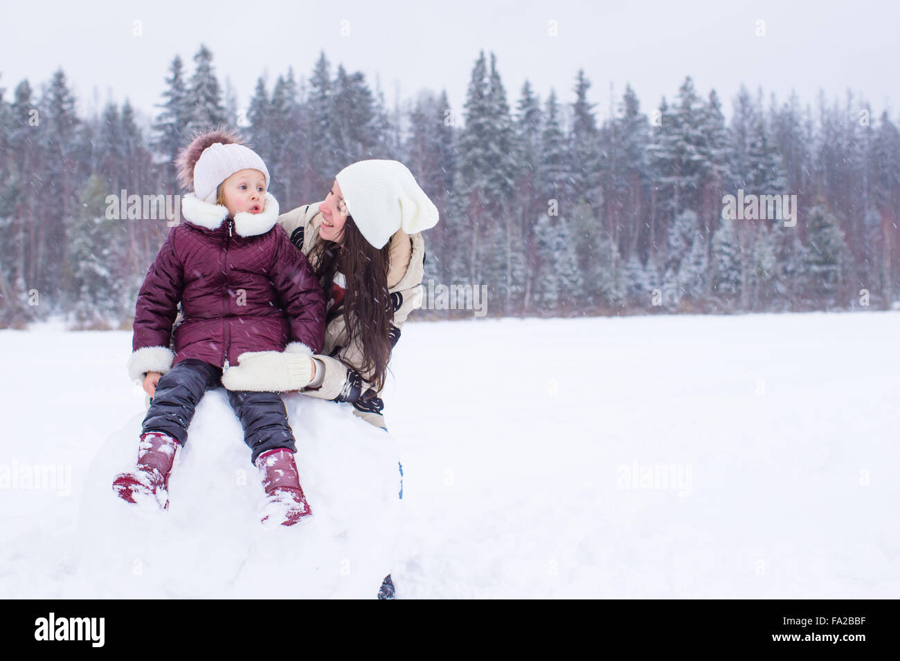 Little girl ang happy mother enjoy winter snowy day Stock Photo - Alamy