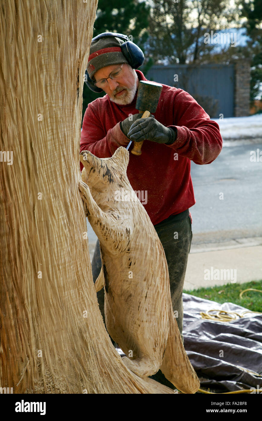 Animal wood carving hi-res stock photography and images - Alamy