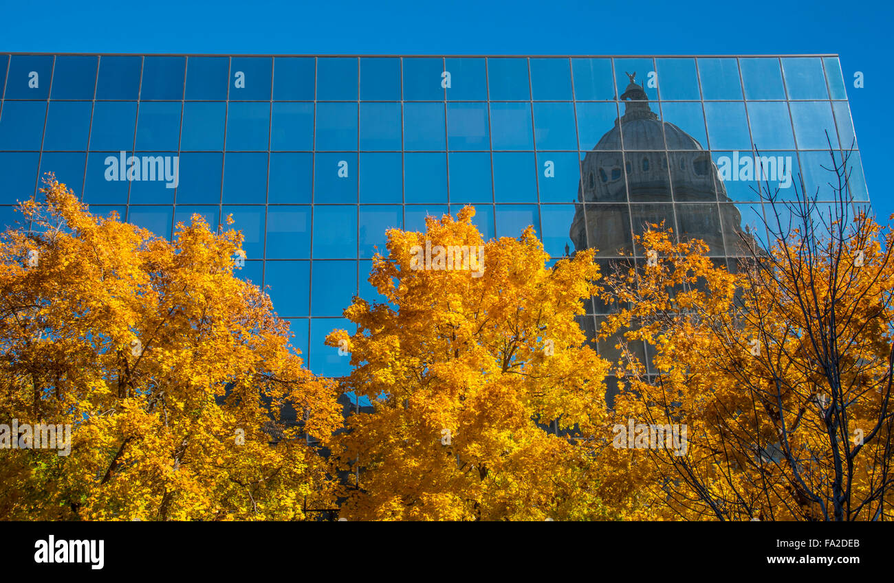 IDAHO STATE CAPITOL reflecting in the Hall of Mirrors bordered by Autumn Trees. Boise, Idaho, USA Stock Photo