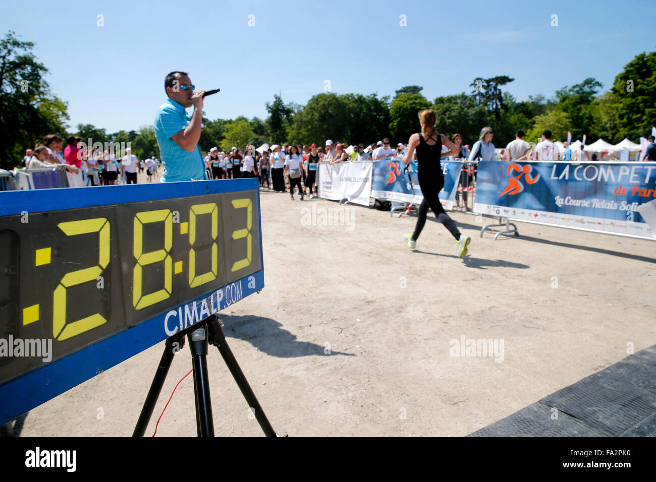 The COMPETE of Paris. A solidarity relay race to benefit the NGO La Chaine de l'Espoir. Stock Photo