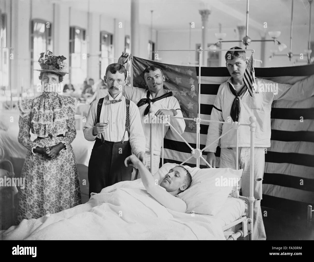 Doctor Taking Patient's Pulse, Brooklyn Navy Yard Hospital, Brooklyn, New York City, New York, USA, 1900 Stock Photo
