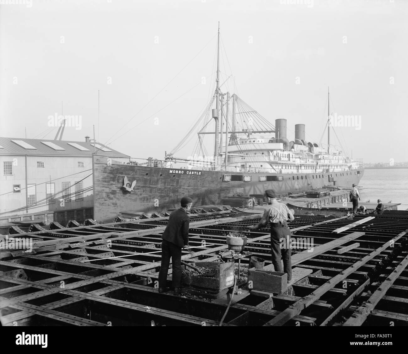 S.S. Morro Castle and Laborers at the Cramp Shipyard, Philadelphia, Pennsylvania, USA, circa 1900 Stock Photo