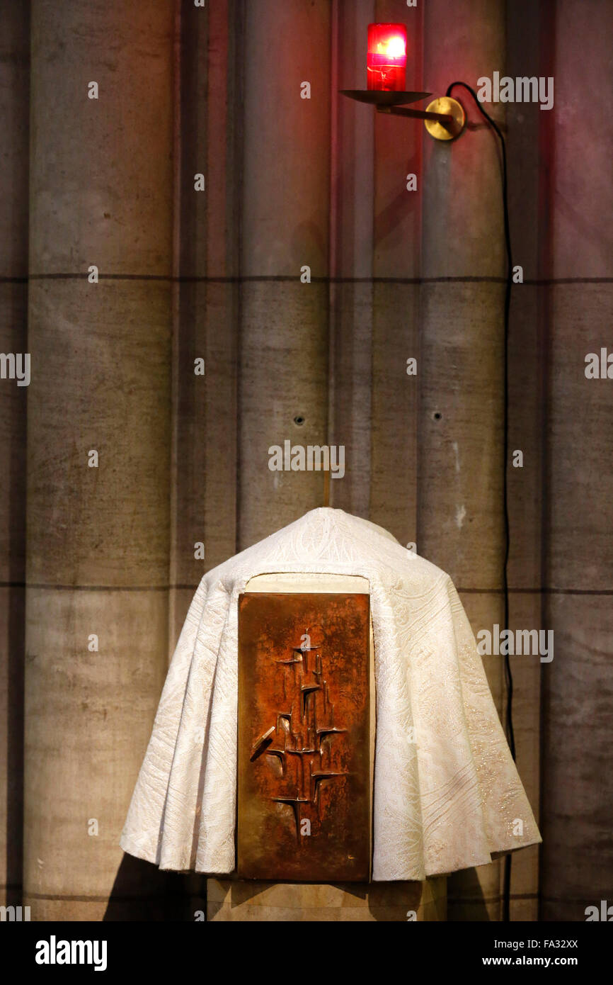 Tabernacle and red lamp Stock Photo Alamy