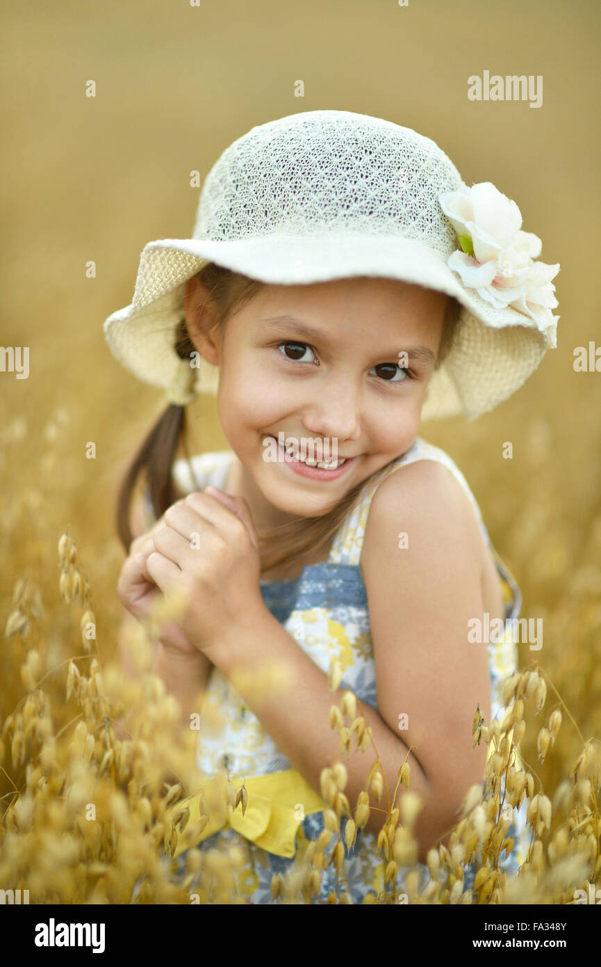 Little girl in wheat field Stock Photo - Alamy
