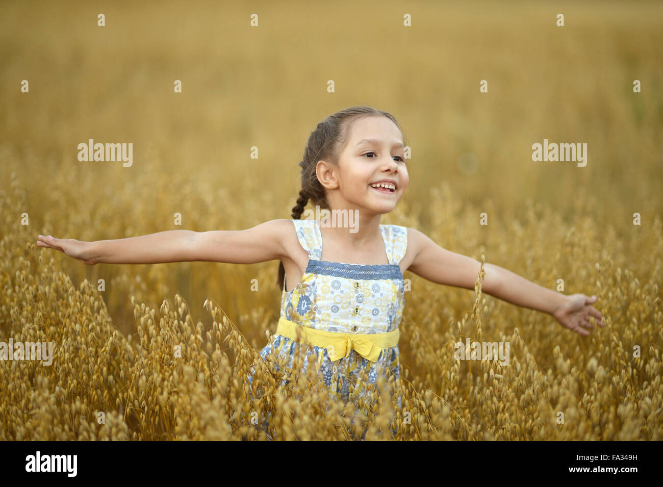 Little girl in wheat field Stock Photo - Alamy