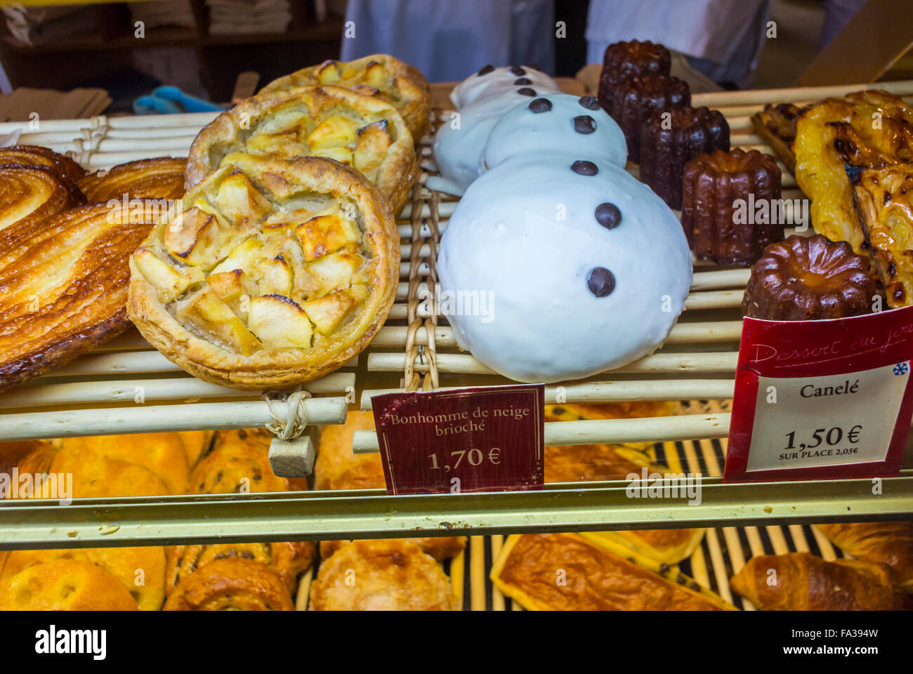 Paris, France, French Bakery Shop, Paul, inside Shopping Center, Mall at  Centre Commercial Val d'Europe, Patisserie and Bread on DIsplay, bakery  counter france, boulangerie interior france Stock Photo - Alamy