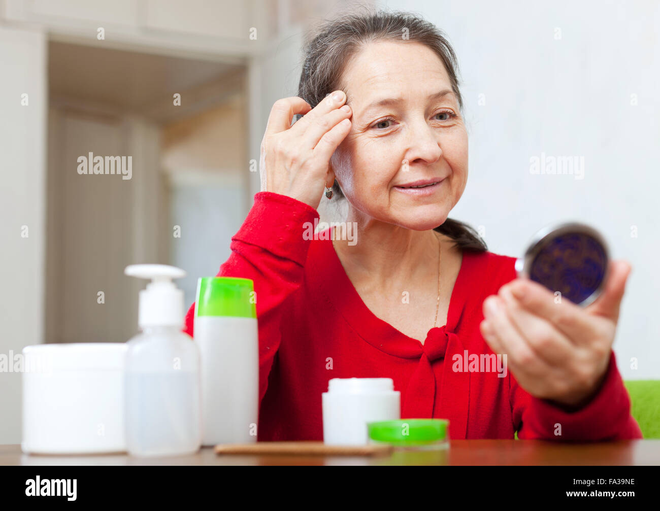Woman mature looking in mirror hi-res stock photography and images - Alamy