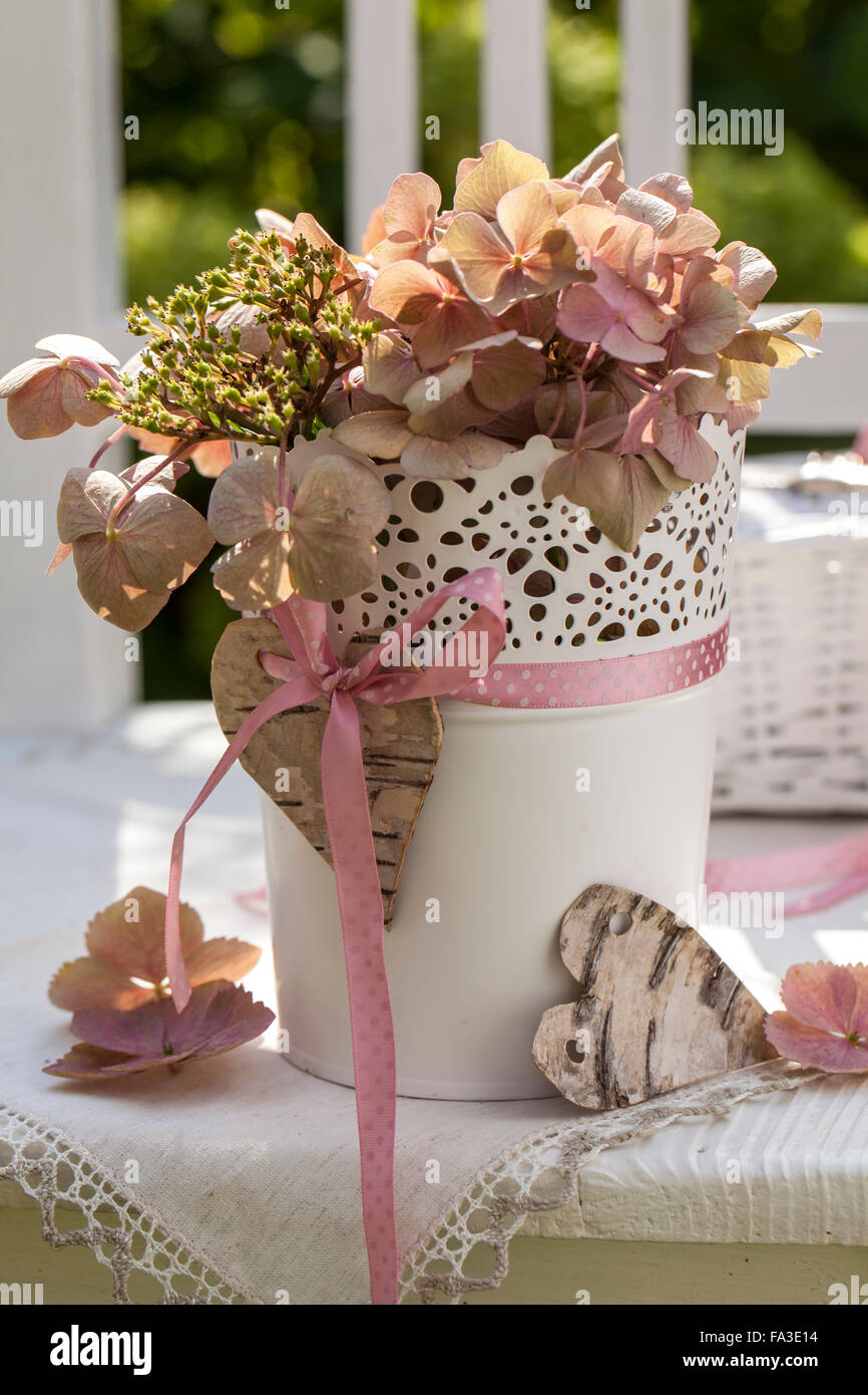 Material Birch bark vase, hydrangea, ribbon. Procedure Cut out the