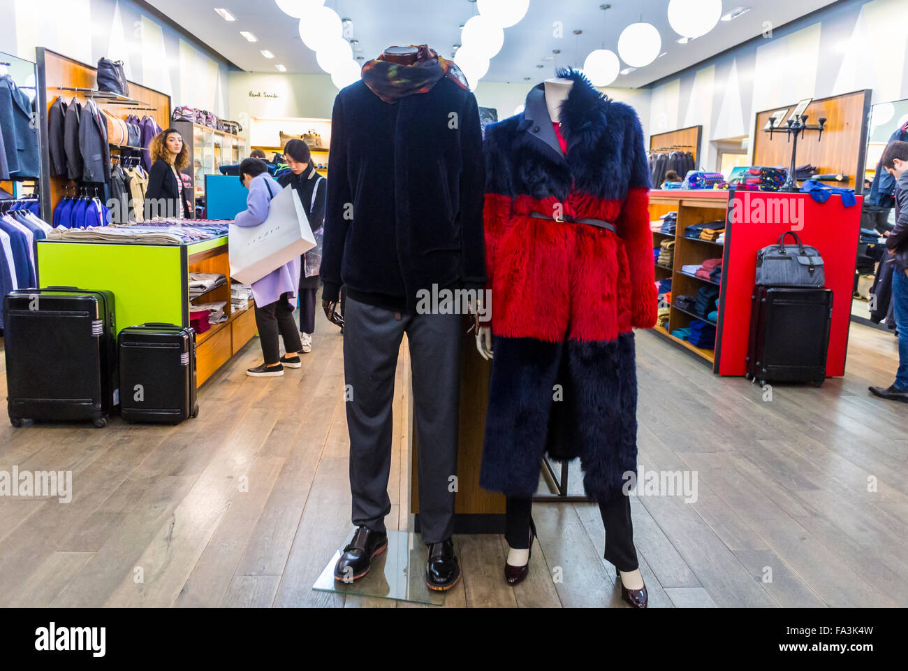 Paul smith retail outlet hi-res stock photography and images - Alamy