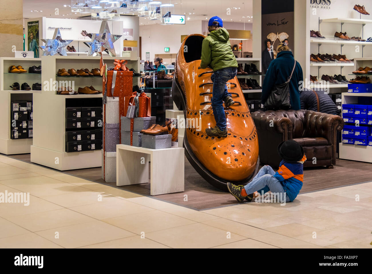 Inside shoe store hi-res stock photography and images - Alamy