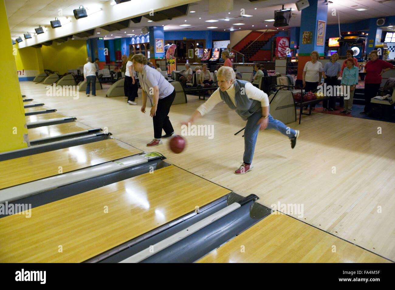 Gutter ball bowling hires stock photography and images Alamy
