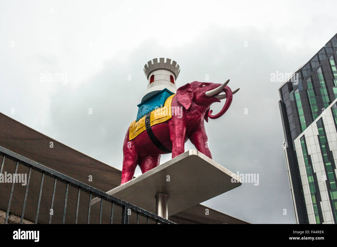 The Elephant and Castle statue at Elephant & Castle Stock Photo Alamy