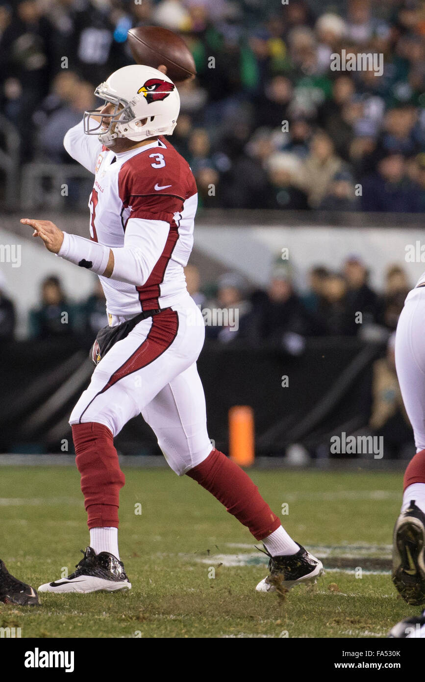 Philadelphia, Pennsylvania, USA. 20th Dec, 2015. Arizona Cardinals quarterback Carson Palmer (3) in action during the NFL game between the Arizona Cardinals and the Philadelphia Eagles at Lincoln Financial Field in Philadelphia, Pennsylvania. The Arizona Cardinals won 40-17. The Arizona Cardinals clinch the NFC West Division. Christopher Szagola/CSM/Alamy Live News Stock Photo