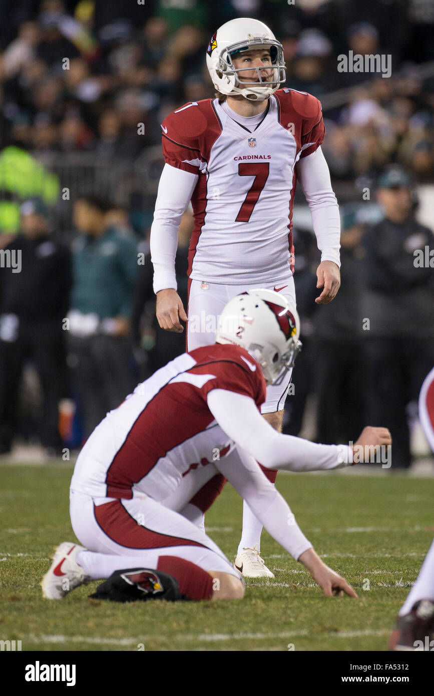 Philadelphia, Pennsylvania, USA. 20th Dec, 2015. Arizona Cardinals kicker Chandler Catanzaro (7) lines up for the field goal attempt during the NFL game between the Arizona Cardinals and the Philadelphia Eagles at Lincoln Financial Field in Philadelphia, Pennsylvania. The Arizona Cardinals won 40-17. The Arizona Cardinals clinch the NFC West Division. Christopher Szagola/CSM/Alamy Live News Stock Photo